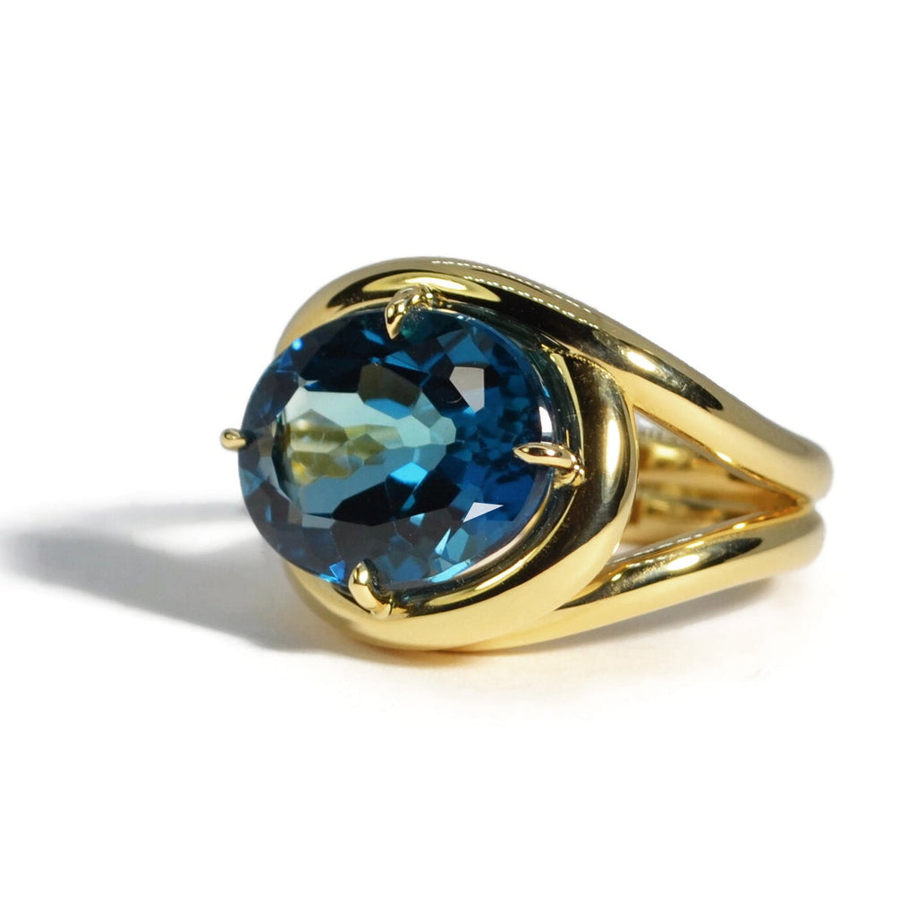 A & Furst - Aera - Cocktail Ring with London Blue Topaz, 18k