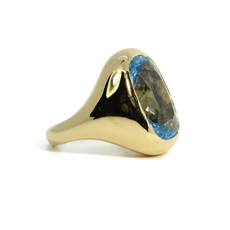 A & Furst - Essential - Cocktail Ring with Blue Topaz, 18k Yellow Gold