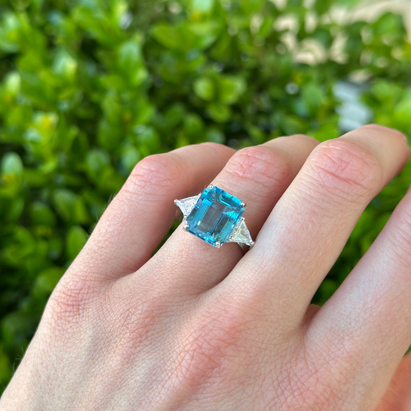 a-furst-party-coctail-ring-blue-topaz-diamonds-18k-white-gold-A1520BU1