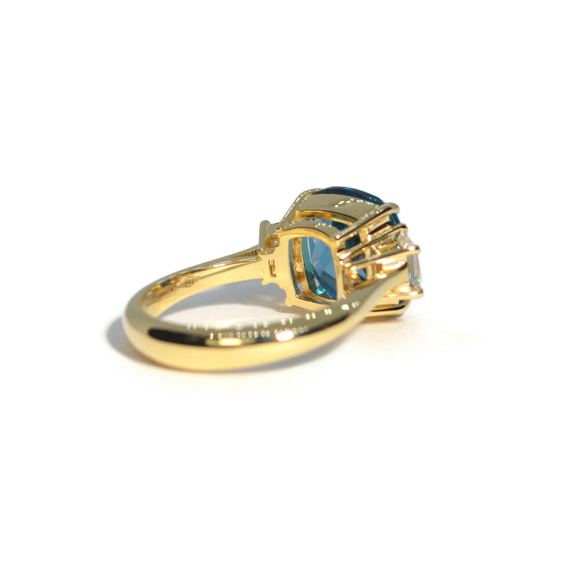 a-furst-party-one-of-a-kind-cocktail-ring-london-blue-topaz-diamonds-18k-yellow-gold-A1530GUL1