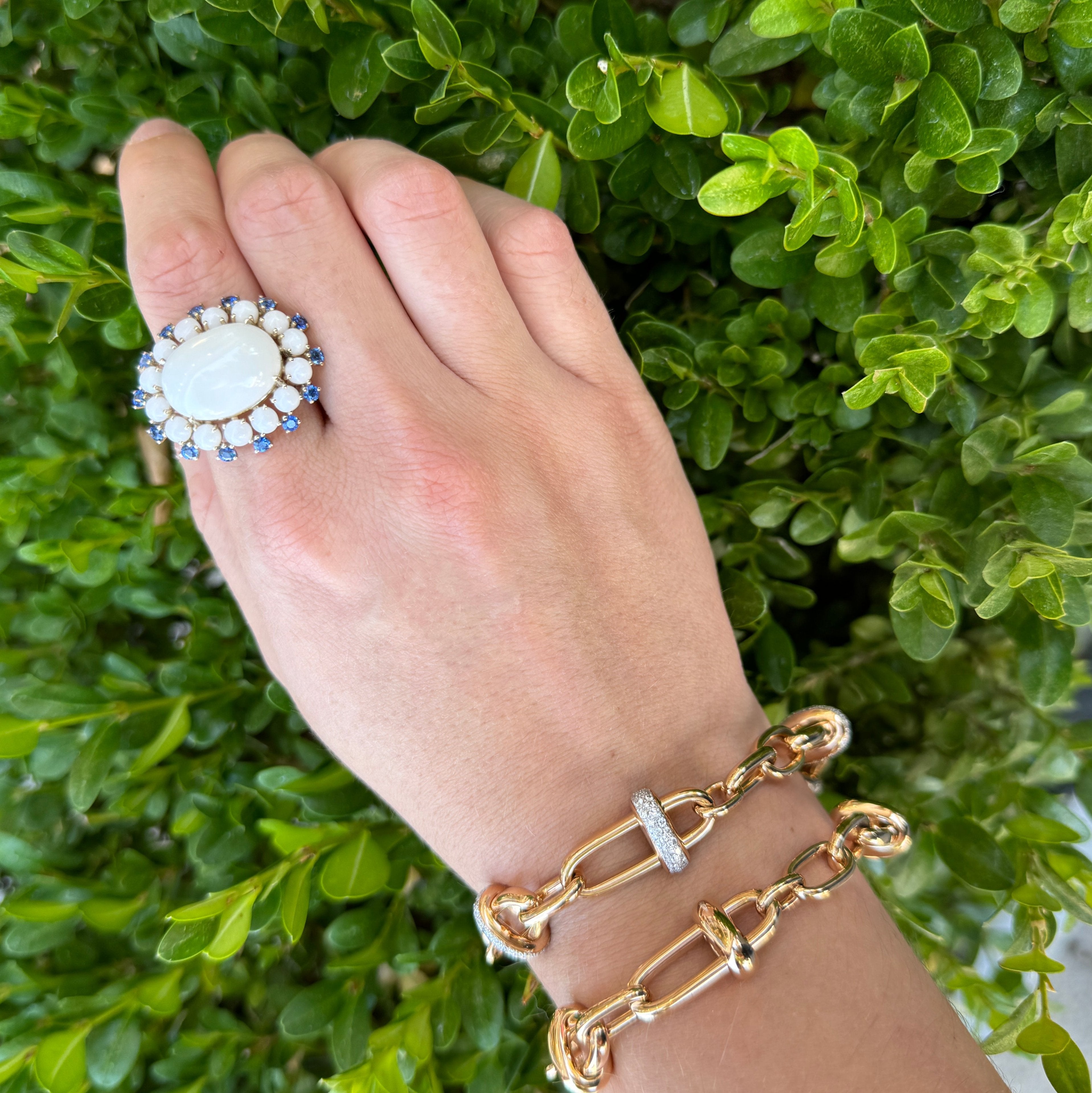 A & Furst - Sole - Cocktail Ring with Natural White Corals and Blue Sa ...