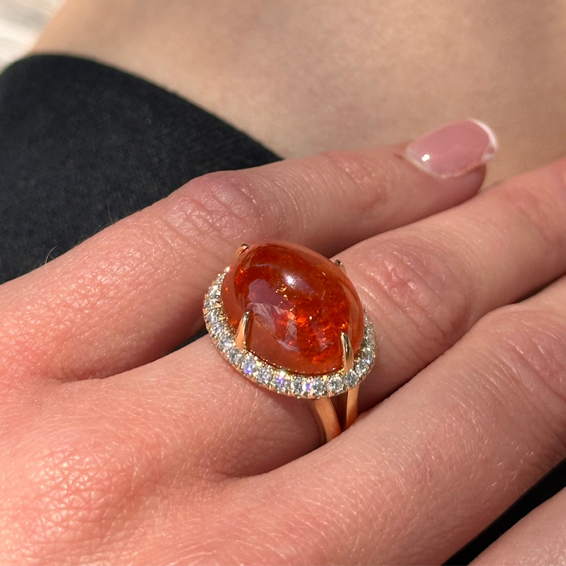 a-furst-sole-ring-with-mandarin-garnet-and-diamonds-18k-yellow-gold-A2401GSP1