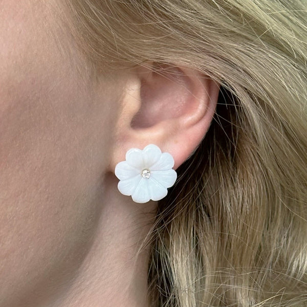 a&furst-fiori-small-button-earrings-with-white-agate-and-diamonds-18k-yellow-gold-O2201GKO1