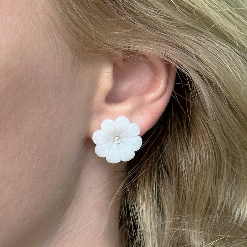a&furst-fiori-small-button-earrings-with-white-agate-and-diamonds-18k-yellow-gold-O2201GKO1