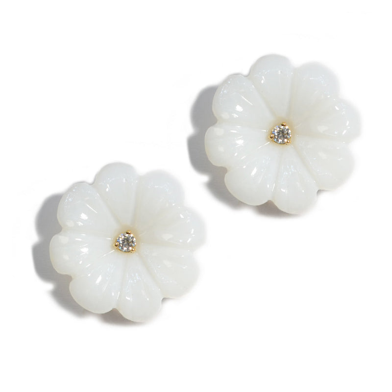 a&furst-fiori-small-button-earrings-with-white-agate-and-diamonds-18k-yellow-gold-O2201GKO1