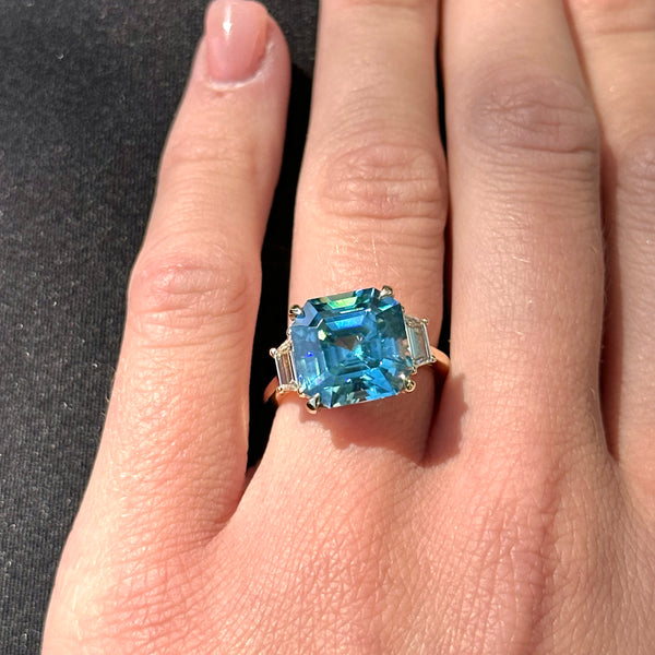 a&furst-sole-one-of-a-kind-coctail-ring-with-natural-blue-zircon-and-diamonds-18k-yellow-gold-A1520GBZ1-10.13