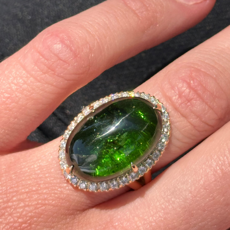 a&furst-sole-ring-with-freen-tourmaline-and-diamonds-18k-yellow-gold-A2401GTV1