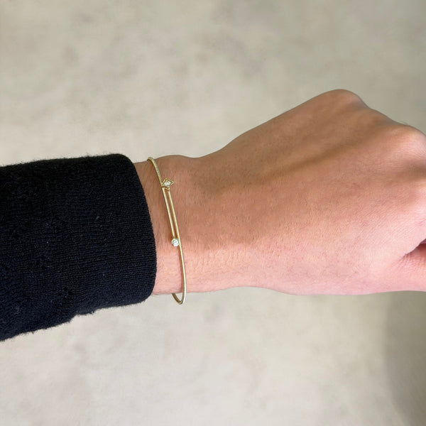 afj-diamond-collection-flexible-bracelet-with-diamonds-BG0180001