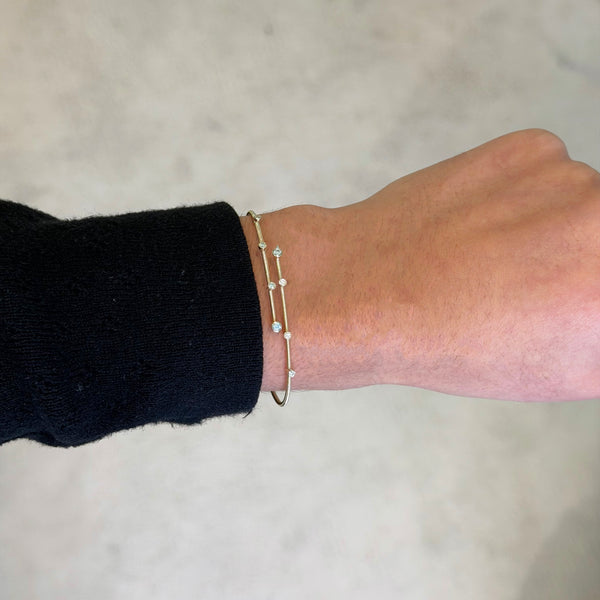 afj-diamond-collection-flexible-bracelet-with-diamonds-BG0180002