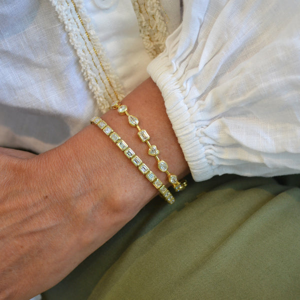 afj-diamond-collection-bezel-set-emerald-cut-diamond-bracelet-18k-yellow-gold-B3121