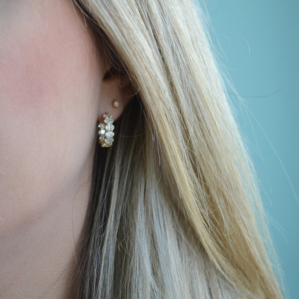 afj-diamond-collection-oval-diamond-huggie-earrings-18k-yellow-gold-F21484
