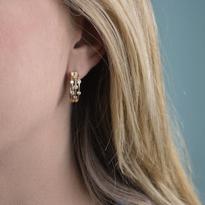 afj-diamond-collection-small-hoop-earrings-diamonds-14k-yellow-gold-E11625D