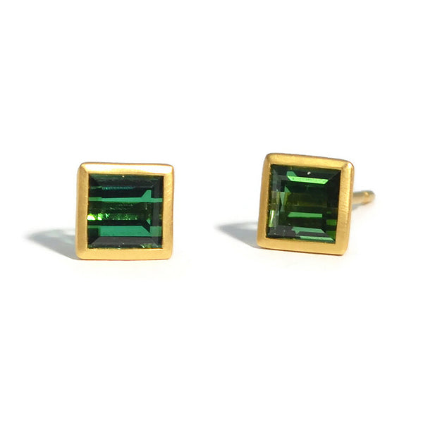 afj-gemstone-collection-bezel-set-studs-green-tourmaline-18k-yellow-gold-AFJ9680