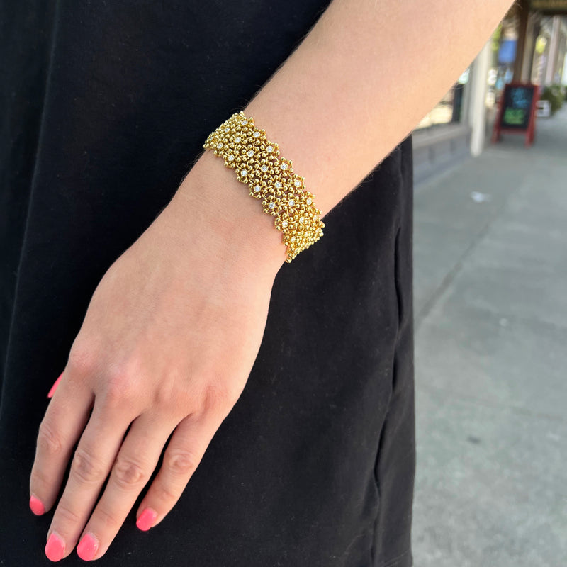afj-gold-collection-gold-diamond-bracelet-18k-yellow-gold-B1113.5G1