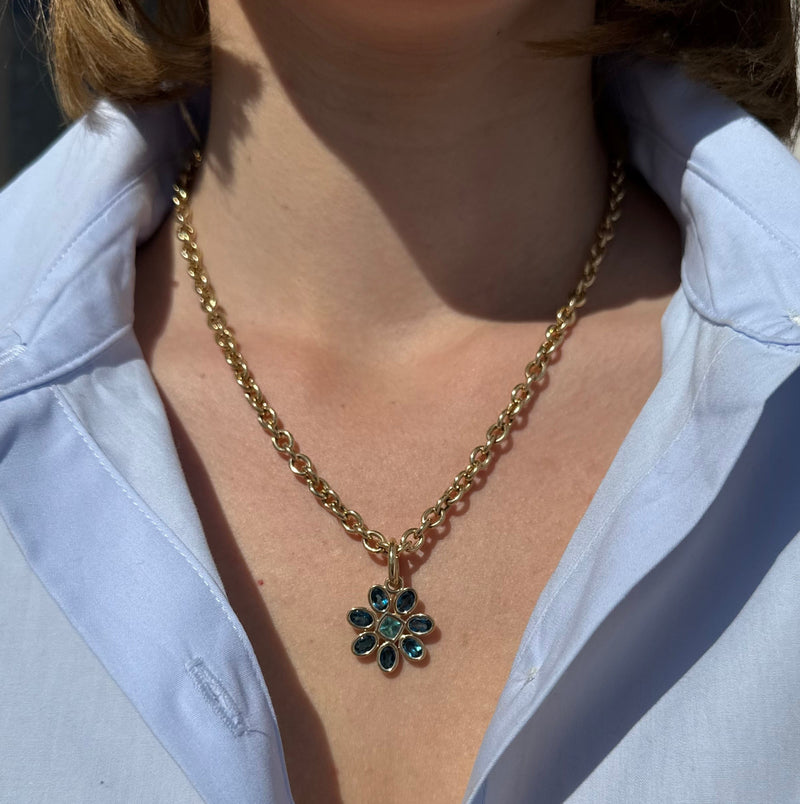 afurst-fiori-small-pendant-london-blue-topaz-apatite-yellow-gold-D2274GULAP