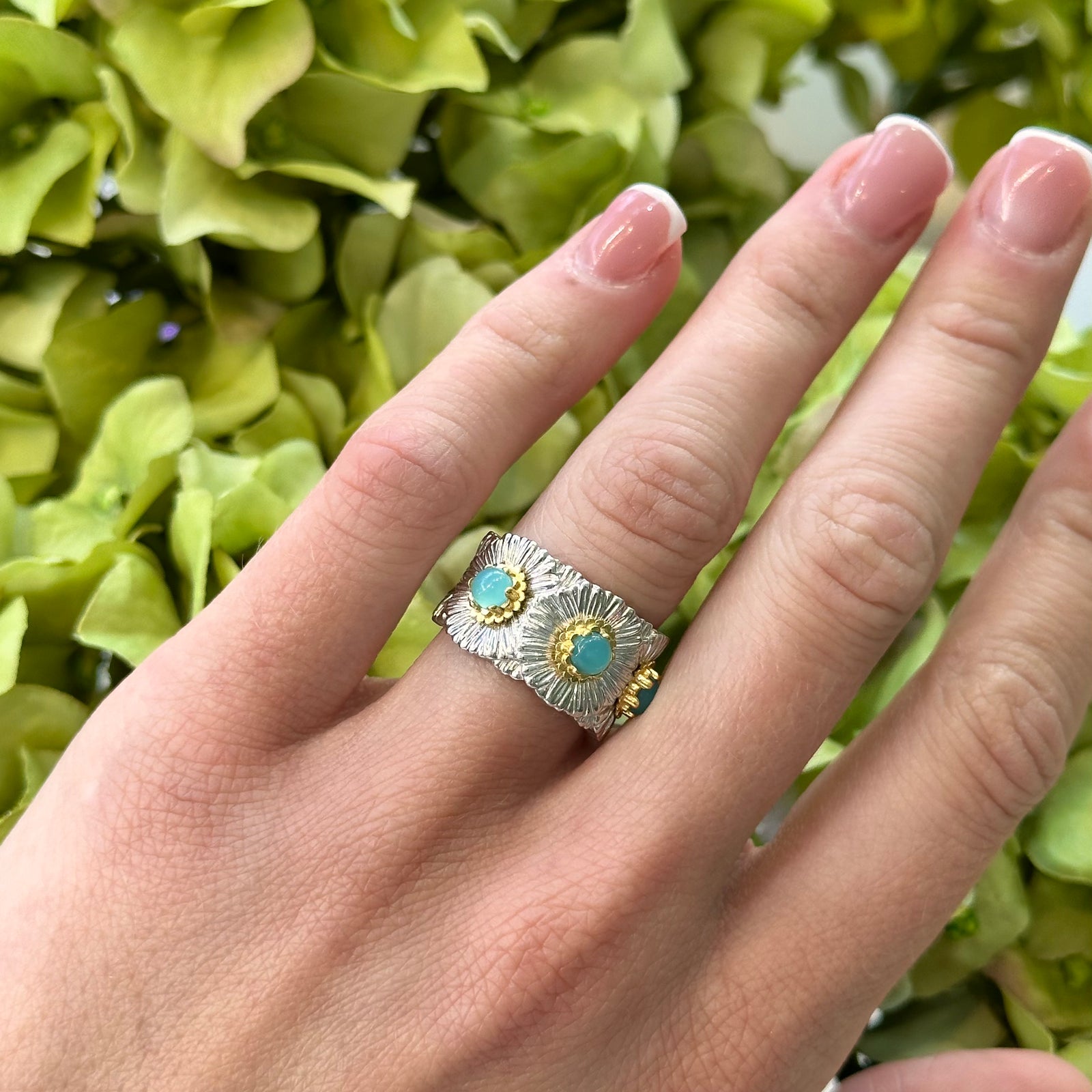 Buccellati - Blossoms Daisy - Eternelle Band Ring with Blue Agate Buccellati - Blossoms Daisy - Eternelle Band Ring with Blue Agate