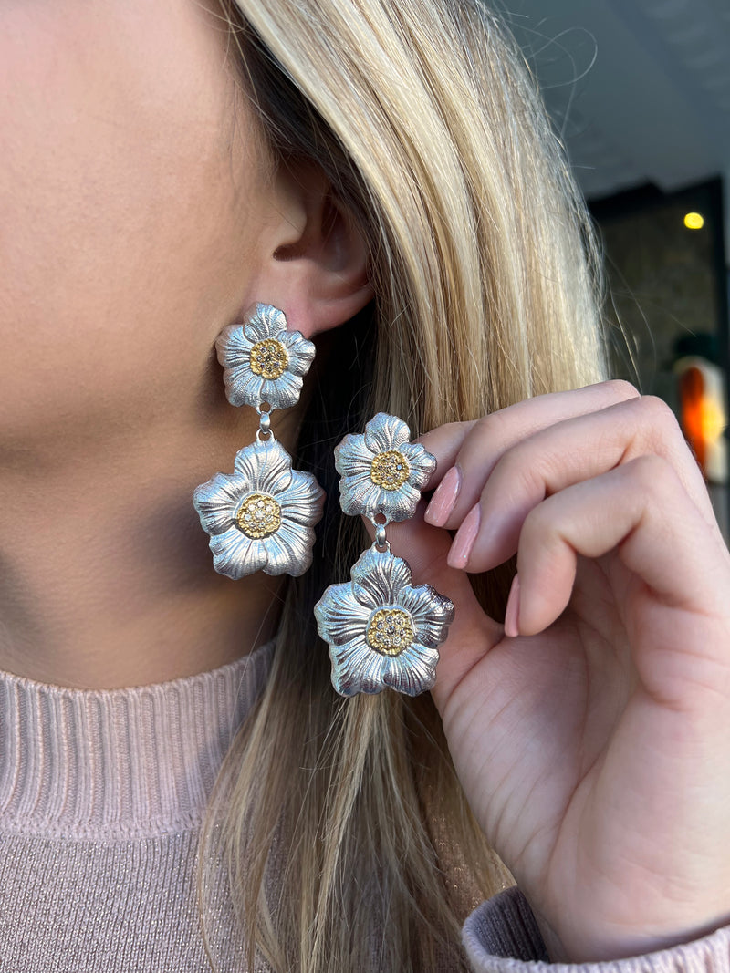 buccellati-blossoms-gardenia-drop-earrings-brown-diamonds-silver-JAGEAR013550