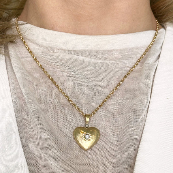 buccellati-macri-heart-pendant-necklace-with-diamonds-18k-yellow-gold-JAUPEN012749