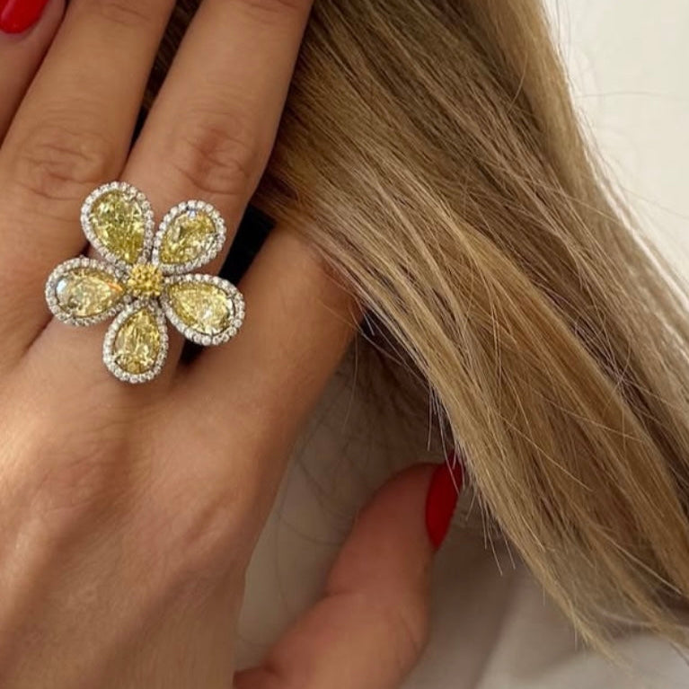 eclat-jewels-flower-ring-with-fancy-intense-yellow-diamonds-2-RG-3359