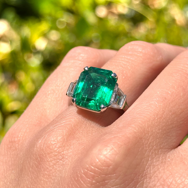 eclat-jewels-one-of-a-kind-colombian-emerald-nd-diamond-ring-platinum-2-RG-4414
