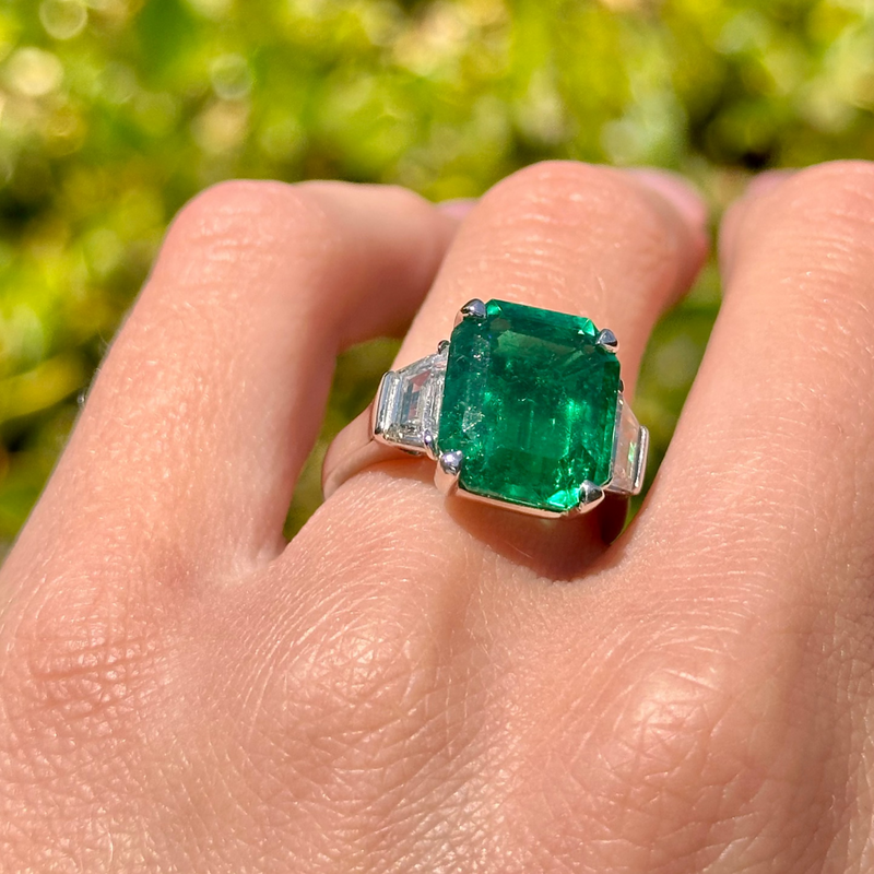 eclat-jewels-one-of-a-kind-colombian-emerald-nd-diamond-ring-platinum-2-RG-4414