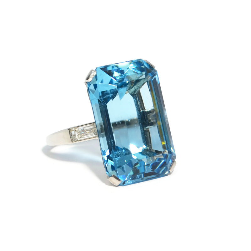 eclat-jewels-one-of-a-kind-ring-emerald-cut-aquamarine-diamonds-18k-white-gold-2-RG-4334