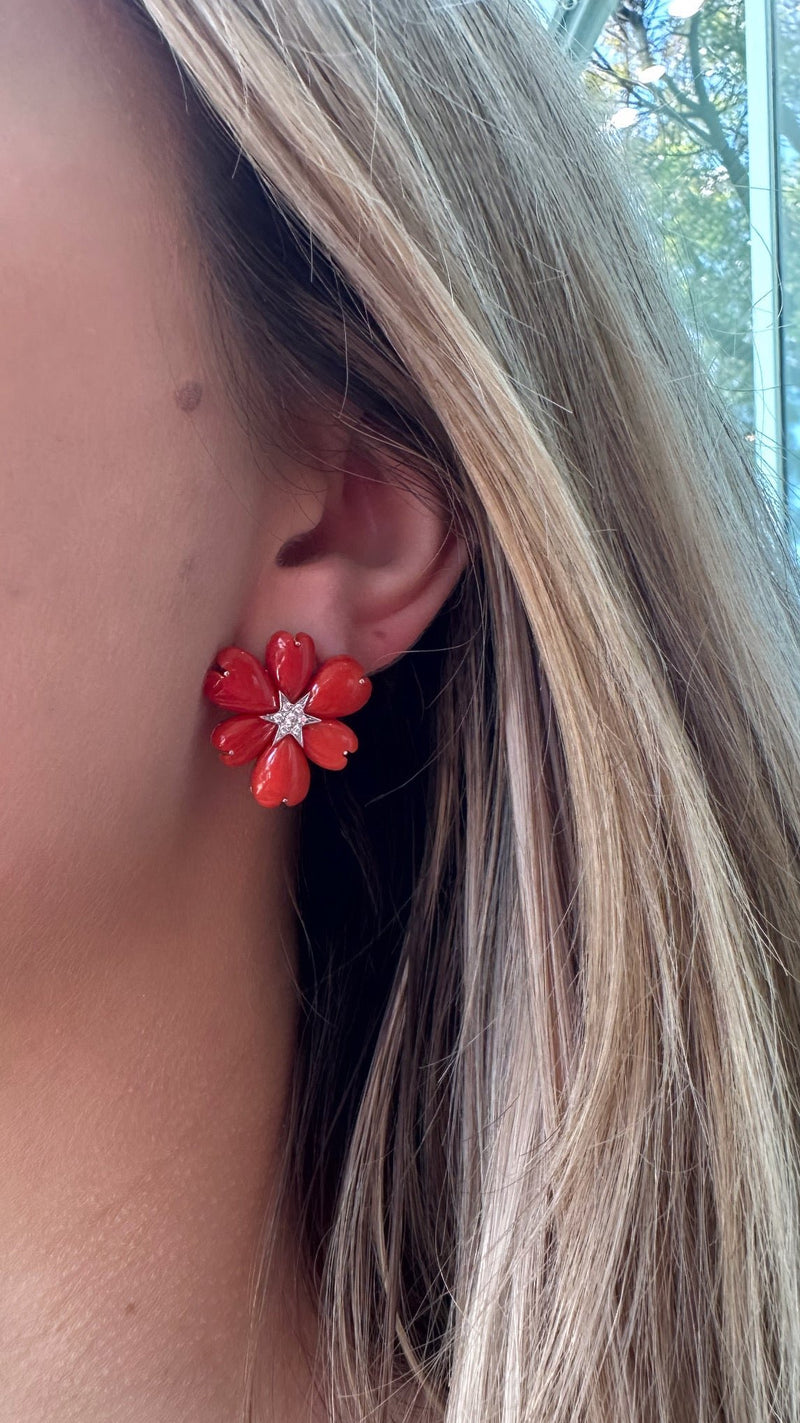 flower-button-earrings-red-coral-diamonds-white-gold-O06BK1