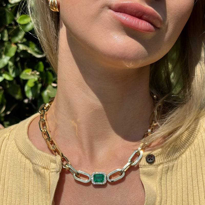 lionheart-joy-signature-jumbo-link-emerald-necklace-yellow-gold