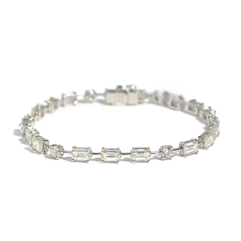 norman-silverman-bar-east-west-oval-emerald-cut-diamonds-bracelet-white-gold-B3726