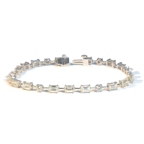 norman-silverman-bar-east-west-oval-emerald-cut-diamonds-bracelet-white-gold-B3726