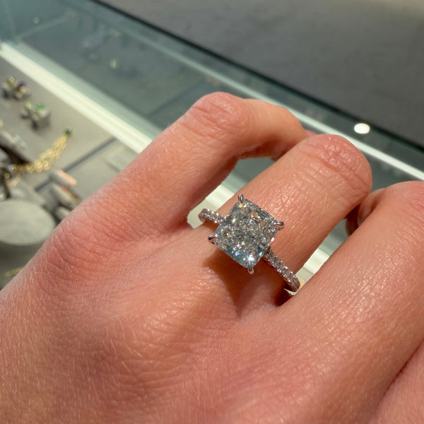 norman-silverman-cushion-cut-diamond-ring-platinum-F18882_1