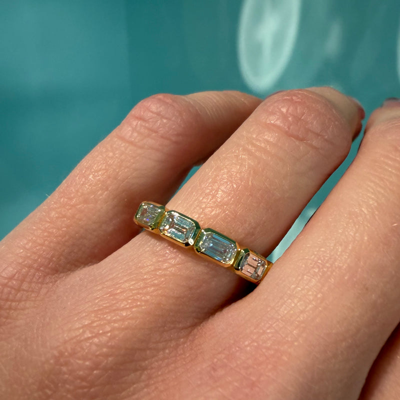 norman-silverman-emerald-cut-bezel-set-diamond-ring-18k-yellow-gold-F23257_1