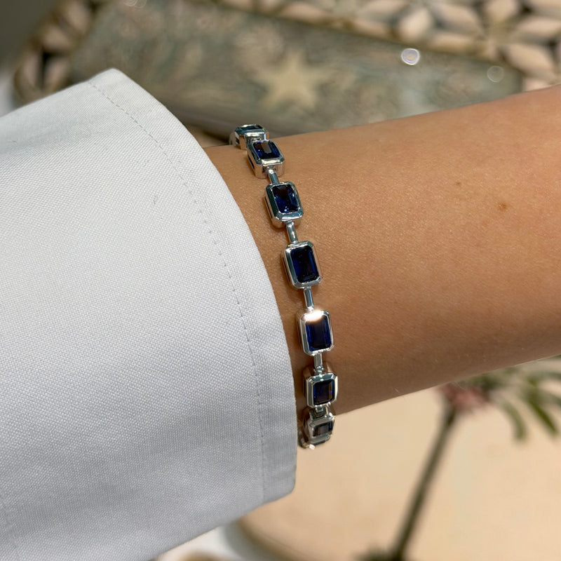 norman-silverman-emerald-cut-sapphire-bracelet-18k-white-gold-B3968