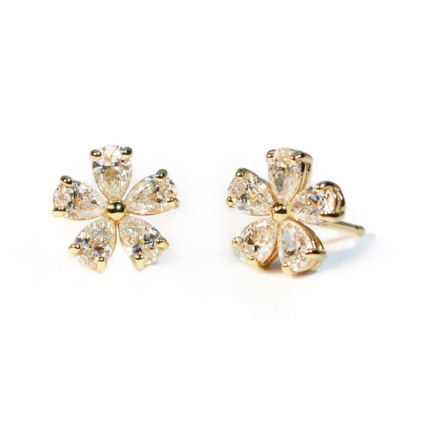 norman-silverman-flower-stud-earrings-with-pear-shaped-diamonds-18k-yellow-gold-F22764
