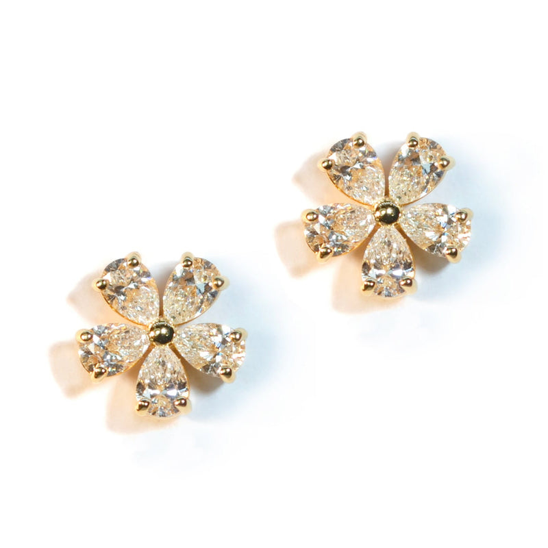 norman-silverman-flower-stud-earrings-with-pear-shaped-diamonds-18k-yellow-gold-F22764