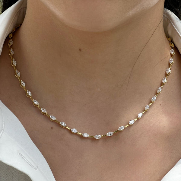norman-silverman-halfway-bar-necklace-with-marquise-diamonds-18k-yellow-gold-N3296