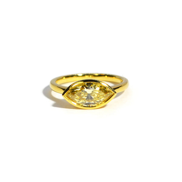 norman-silverman-marquise-diamond-bezel-set-18k-yellow-gold-ring-P2058