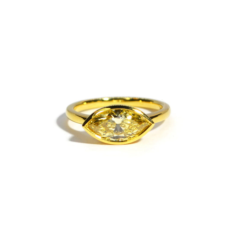 norman-silverman-marquise-diamond-bezel-set-18k-yellow-gold-ring-P2058