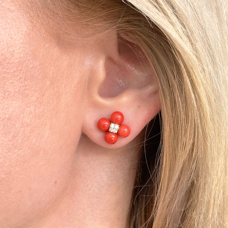 paul-morelli-sequence-red-coral-and-diamond-cluster-stud-earrings-18k-yellow-gold-ER4863-RCD
