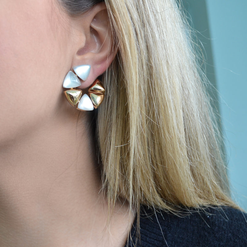 vhernier-freccia-clip-on-earrings-white-mother-of-pearl-18k-rose-gold-0N1462B