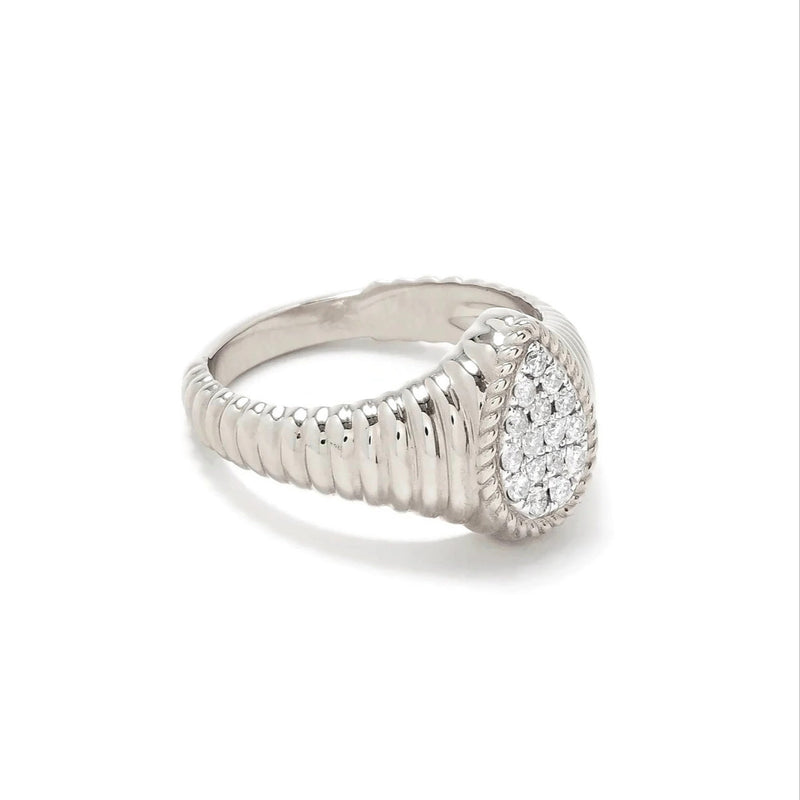 yvonne-leon-baby-berlingot-signet-ring-with-diamonds-18k-white-gold-BABYCHEVAPOIRBERLINGDIAOB