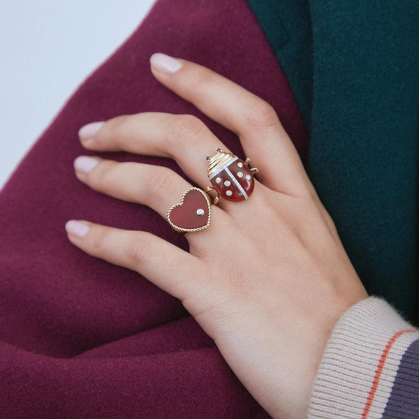 yvonne-leon-chevaliere-ring-with-red-agate-and-diamonds-18k-yellow-gold-CHEVACOEURAGROJ