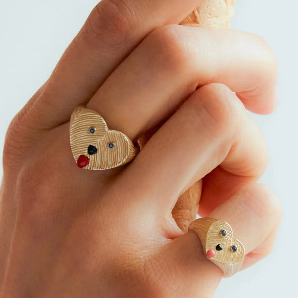 yvonne-leon-mini-dog-signet-ring-with-diamonds-18k-yellow-gold-MINICHEVACOEURTOUTOJ