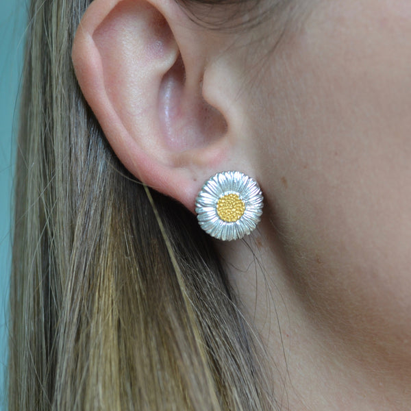 buccellati-blossoms-daisy-small-button-earrings-sterling-silver-gold-accents-JAGEAR012325