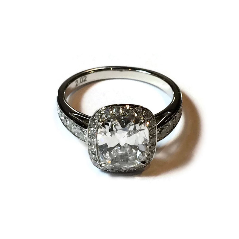 Eclat Jewels - Halo Ring with 1 Cushion-cut Diamond and 37 Round Diamonds, Platinum