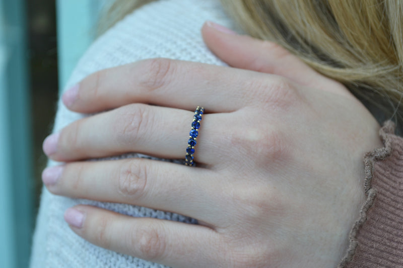 a-furst-eternity-band-ring-blue-sapphires-18k-white-gold-A2153G4-6