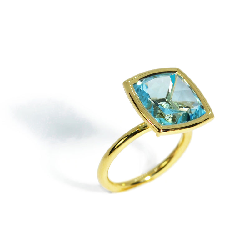 a-furst-gaia-large-stackable-ring-blue-topaz-yellow-gold-A1713GU