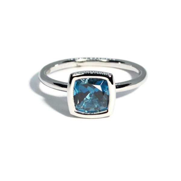 a-furst-gaia-small-ring-london-blue-topaz-18k-white-gold-A1701BUL