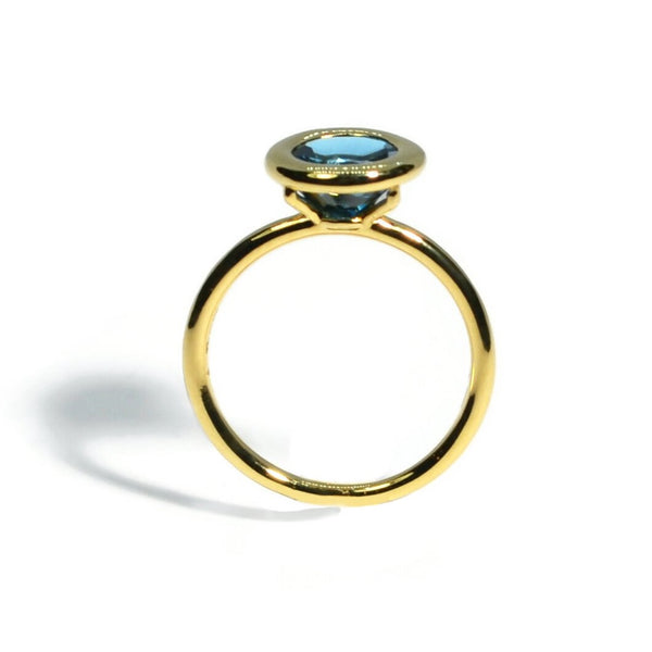 a-furst-gaia-small-round-ring-london-blue-topaz-18k-yellow-gold-A1708GA