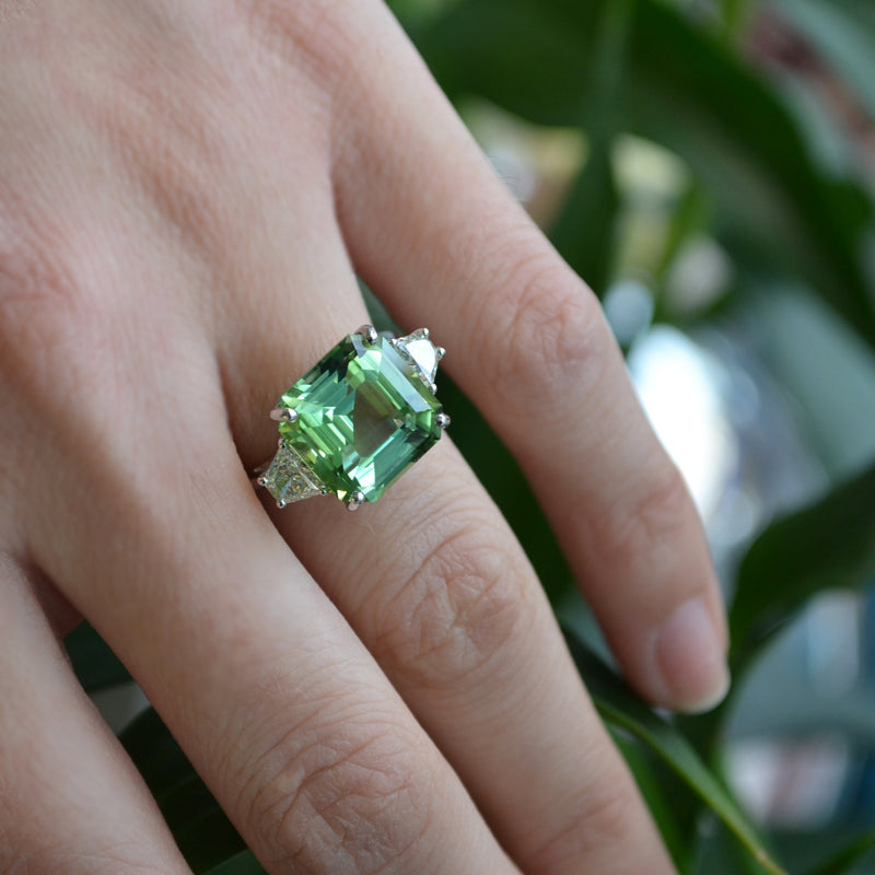 a-furst-party-cocktail-ring-green-tourmaline-diamonds-18k-white-gold-A1520BTV1